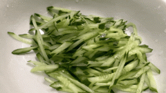 炎天要多吃黄瓜解锁黄瓜的新服法清新开